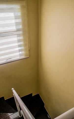 Casa à venda com 192m², 3 quartos e 5 vagas Casa à venda com 192m², 3 quartos e 5 vagasEscada