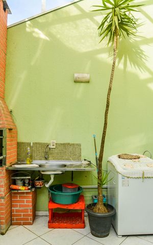 Casa à venda com 192m², 3 quartos e 5 vagas Casa à venda com 192m², 3 quartos e 5 vagasÁrea comum