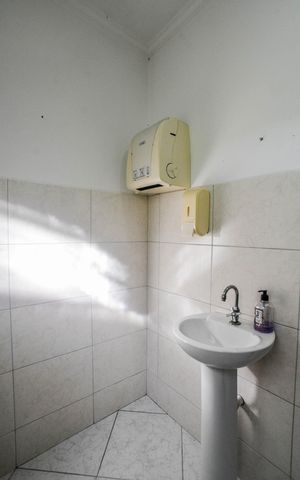 Casa à venda com 192m², 3 quartos e 5 vagas Casa à venda com 192m², 3 quartos e 5 vagasEdicula/Banheiro