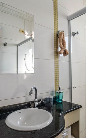 Casa à venda com 192m², 3 quartos e 5 vagas Casa à venda com 192m², 3 quartos e 5 vagasBanheiro/Suite