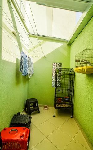 Casa à venda com 192m², 3 quartos e 5 vagas Casa à venda com 192m², 3 quartos e 5 vagasÁrea de Serviço