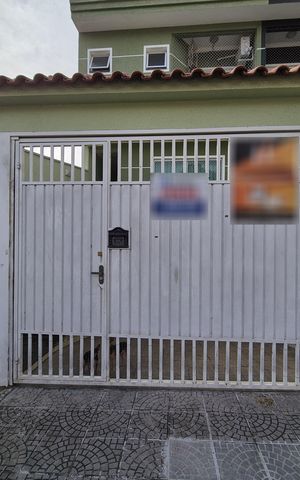 Casa à venda com 192m², 3 quartos e 5 vagas Casa à venda com 192m², 3 quartos e 5 vagasFachada