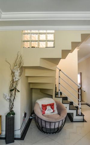 Casa à venda com 192m², 3 quartos e 5 vagas Casa à venda com 192m², 3 quartos e 5 vagasSala