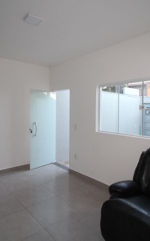 Casa para alugar com 70m², 2 quartos e 2 vagasSala