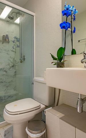 Apartamento à venda com 223m², 3 quartos e 4 vagas Apartamento à venda com 223m², 3 quartos e 4 vagasBanheiro da Suíte 2