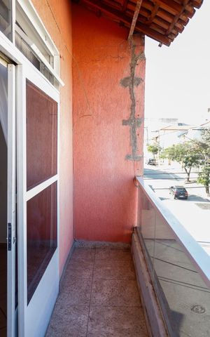 Casa à venda com 130m², 2 quartos e sem vaga Casa à venda com 130m², 2 quartos e sem vagaSacada