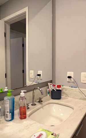 Apartamento à venda com 90m², 2 quartos e 1 vaga Apartamento à venda com 90m², 2 quartos e 1 vagaBanheiro