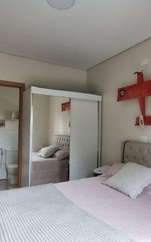 Casa à venda com 340m², 4 quartos e 6 vagas Casa à venda com 340m², 4 quartos e 6 vagasQuarto