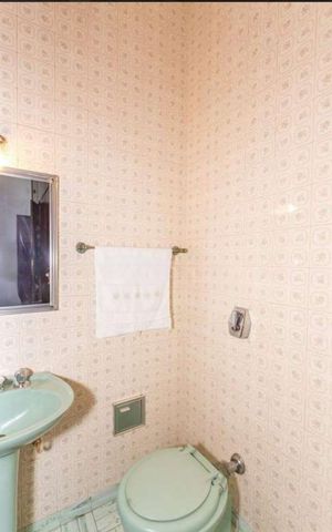 Casa à venda com 280m², 3 quartos e 3 vagas Casa à venda com 280m², 3 quartos e 3 vagasBanheiro