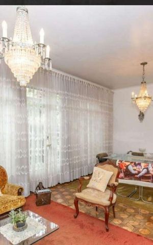 Casa à venda com 280m², 3 quartos e 3 vagas Casa à venda com 280m², 3 quartos e 3 vagasSala