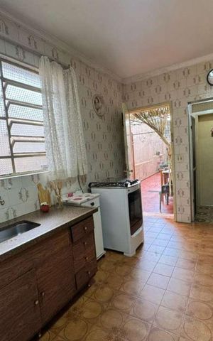 Casa à venda com 300m², 2 quartos e 2 vagas Casa à venda com 300m², 2 quartos e 2 vagasCozinha