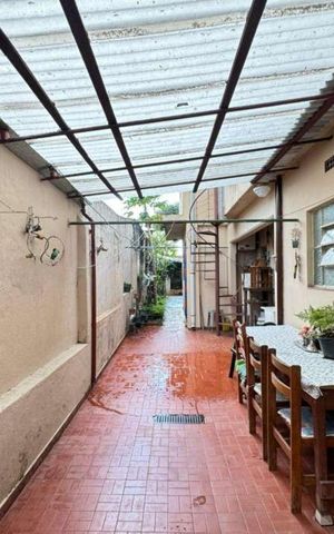 Casa à venda com 300m², 2 quartos e 2 vagas Casa à venda com 300m², 2 quartos e 2 vagasCorredor