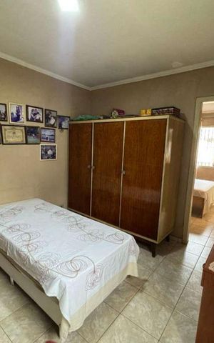 Casa à venda com 300m², 2 quartos e 2 vagas Casa à venda com 300m², 2 quartos e 2 vagasQuarto