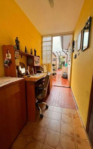 Casa à venda com 300m², 2 quartos e 2 vagas Casa à venda com 300m², 2 quartos e 2 vagasCorredor