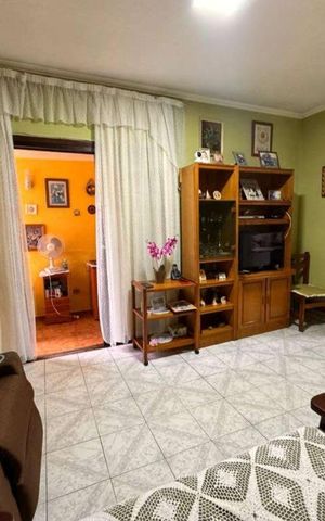 Casa à venda com 300m², 2 quartos e 2 vagas Casa à venda com 300m², 2 quartos e 2 vagasSala