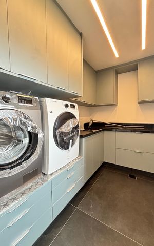 Apartamento para alugar com 176m², 2 quartos e 2 vagas Apartamento para alugar com 176m², 2 quartos e 2 vagasÁrea de Serviço