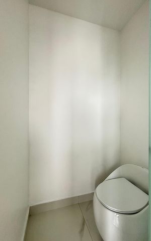 Apartamento para alugar com 176m², 2 quartos e 2 vagas Apartamento para alugar com 176m², 2 quartos e 2 vagasBanheiro da Suíte 2