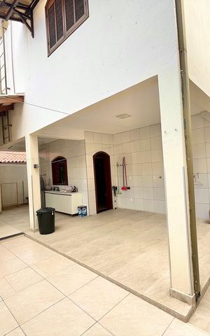 Casa à venda com 392m², 4 quartos e 2 vagas