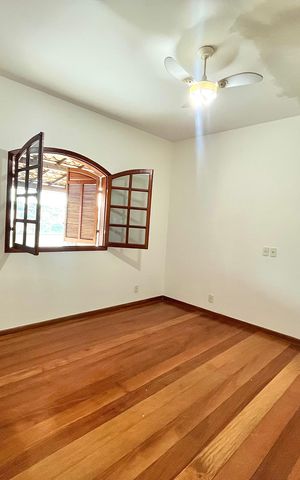 Casa à venda com 392m², 4 quartos e 2 vagas