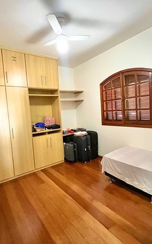 Casa à venda com 392m², 4 quartos e 2 vagas