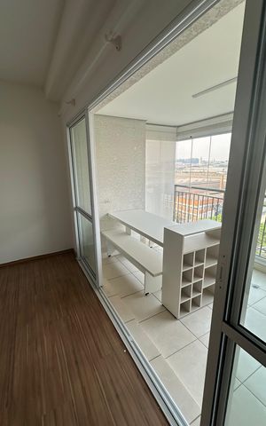 Apartamento à venda com 82m², 3 quartos e 1 vaga Apartamento à venda com 82m², 3 quartos e 1 vagaVaranda