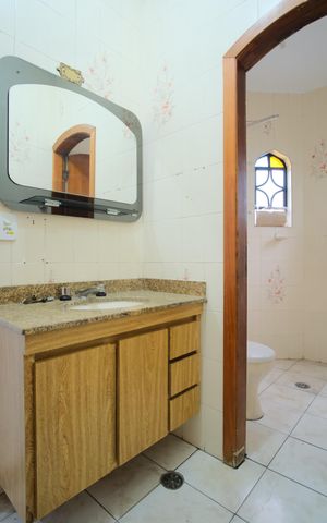 Casa para alugar com 250m², 3 quartos e 4 vagasBanheiro da Suíte americana 1 e 2