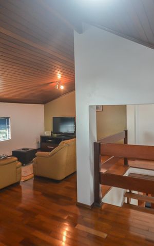 Casa à venda com 297m², 3 quartos e 5 vagas Casa à venda com 297m², 3 quartos e 5 vagasEscritório