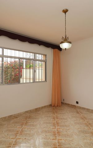 Casa à venda com 96m², 2 quartos e 3 vagas Casa à venda com 96m², 2 quartos e 3 vagasSala