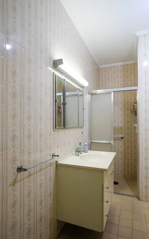 Casa à venda com 222m², 3 quartos e 4 vagasBanheiro 2