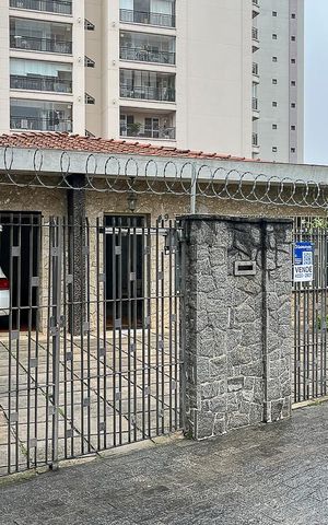 Casa à venda com 222m², 3 quartos e 4 vagasFachada+plaquinha