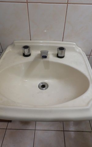 Casa à venda com 210m², 3 quartos e 2 vagasBanheiro social 1