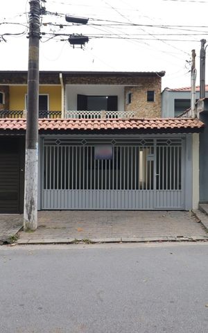 Casa à venda com 210m², 3 quartos e 2 vagasFachada
