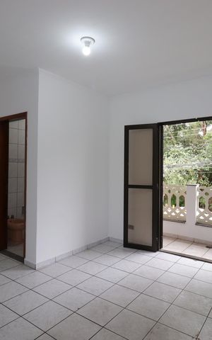 Casa à venda com 210m², 3 quartos e 2 vagasSuíte