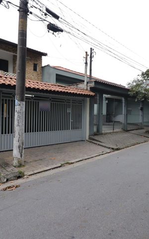 Casa à venda com 210m², 3 quartos e 2 vagasFachada