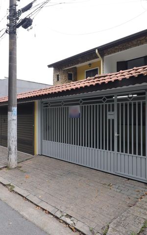 Casa à venda com 210m², 3 quartos e 2 vagasFachada