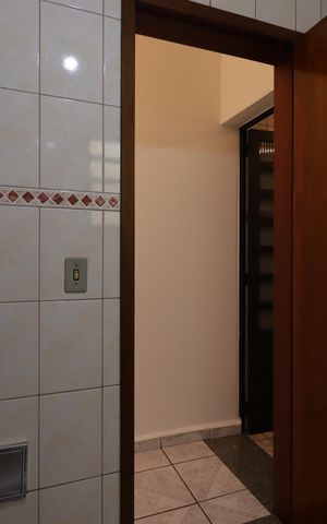 Casa à venda com 210m², 3 quartos e 2 vagasBanheiro social 1