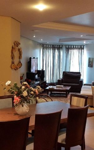 Casa à venda com 700m², 7 quartos e 6 vagas Casa à venda com 700m², 7 quartos e 6 vagasSala da Casa 1