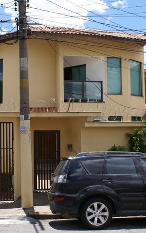 Casa à venda com 700m², 7 quartos e 6 vagas Casa à venda com 700m², 7 quartos e 6 vagasFachada