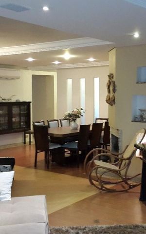 Casa à venda com 700m², 7 quartos e 6 vagas Casa à venda com 700m², 7 quartos e 6 vagasSala da Casa 1