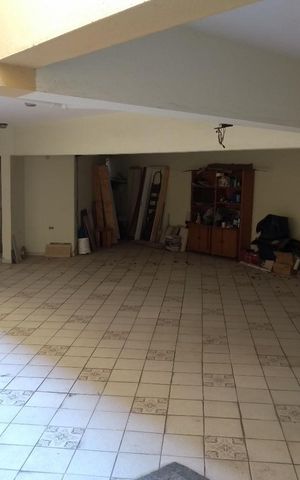 Casa à venda com 700m², 7 quartos e 6 vagas Casa à venda com 700m², 7 quartos e 6 vagasGaragem