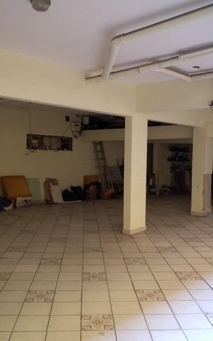 Casa à venda com 700m², 7 quartos e 6 vagas Casa à venda com 700m², 7 quartos e 6 vagasGaragem