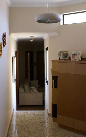 Casa à venda com 700m², 7 quartos e 6 vagas Casa à venda com 700m², 7 quartos e 6 vagasCorredor casa 1
