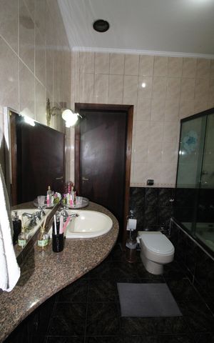 Casa de condomínio para alugar com 380m², 4 quartos e sem vagaBanheiro da Suíte 3