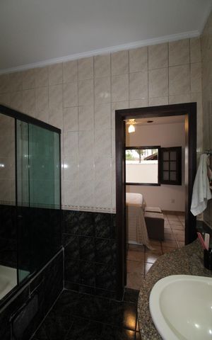 Casa de condomínio para alugar com 380m², 4 quartos e sem vagaBanheiro da Suíte 3