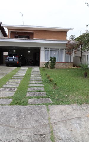 Casa de condomínio para alugar com 380m², 4 quartos e sem vagaFachada
