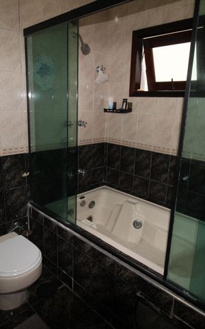 Casa de condomínio para alugar com 380m², 4 quartos e sem vagaBanheiro da Suíte 3