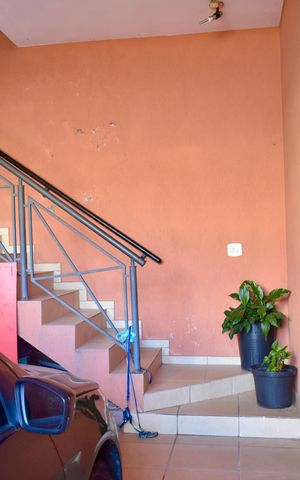 Casa à venda com 133m², 3 quartos e 4 vagas Casa à venda com 133m², 3 quartos e 4 vagasEntrada