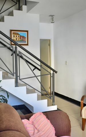 Casa à venda com 133m², 3 quartos e 4 vagas Casa à venda com 133m², 3 quartos e 4 vagasSala