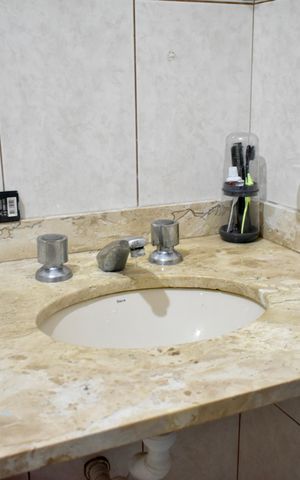 Casa à venda com 133m², 3 quartos e 4 vagas Casa à venda com 133m², 3 quartos e 4 vagasBanheiro Social