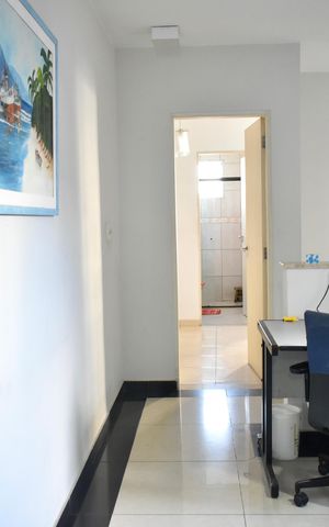 Casa à venda com 133m², 3 quartos e 4 vagas Casa à venda com 133m², 3 quartos e 4 vagasEscritório